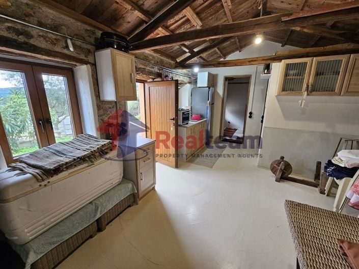 Image No.10-1 Bed Property for sale