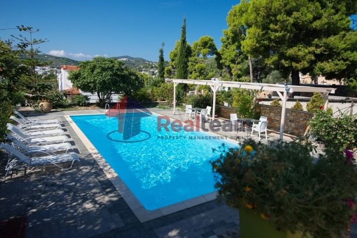 Image No.11-8 Bed Property for sale