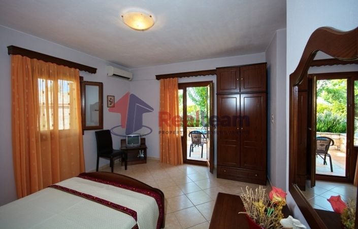 Image No.18-8 Bed Property for sale