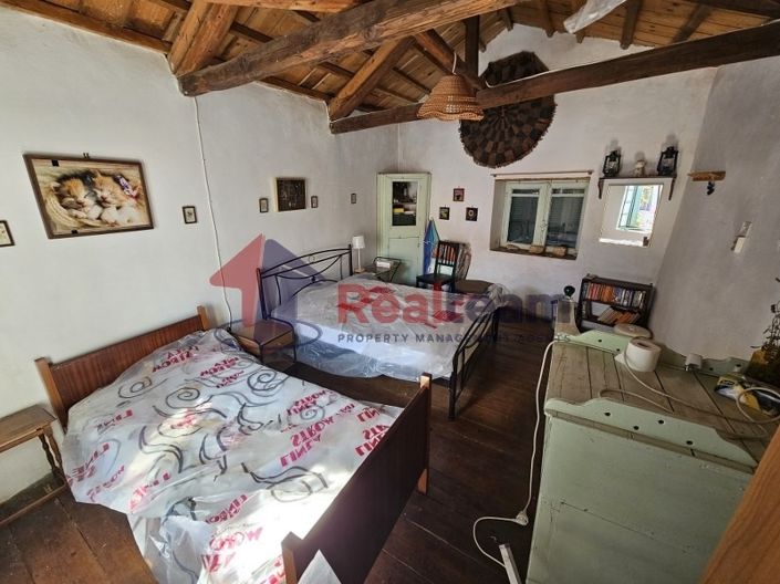 Image No.10-2 Bed Property for sale