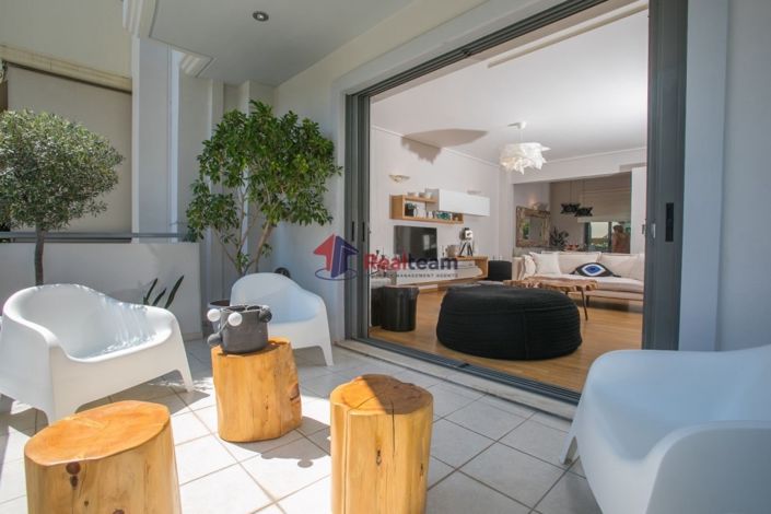 Image No.9-6 Bed Maisonette for sale