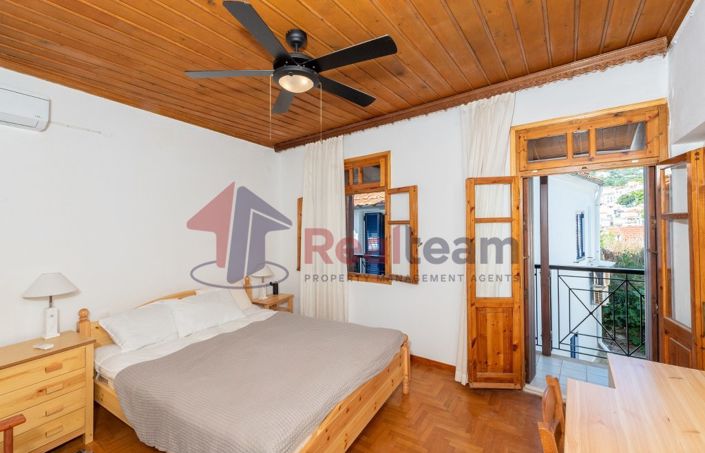 Image No.17-2 Bed Property for sale