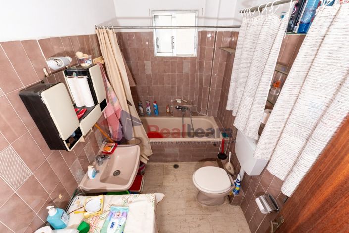 Image No.10-6 Bed Property for sale