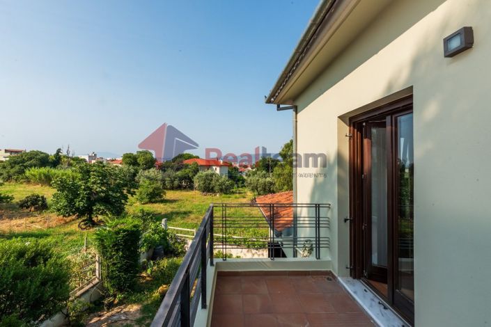 Image No.15-4 Bed Property for sale