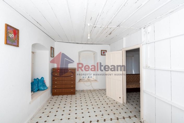 Image No.10-2 Bed Property for sale