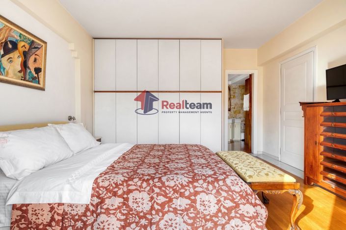 Image No.15-7 Bed Property for sale