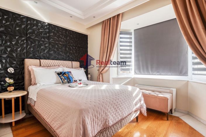 Image No.19-7 Bed Property for sale