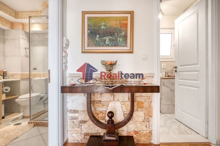 Image No.23-7 Bed Property for sale