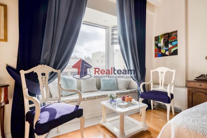 Image No.25-7 Bed Property for sale