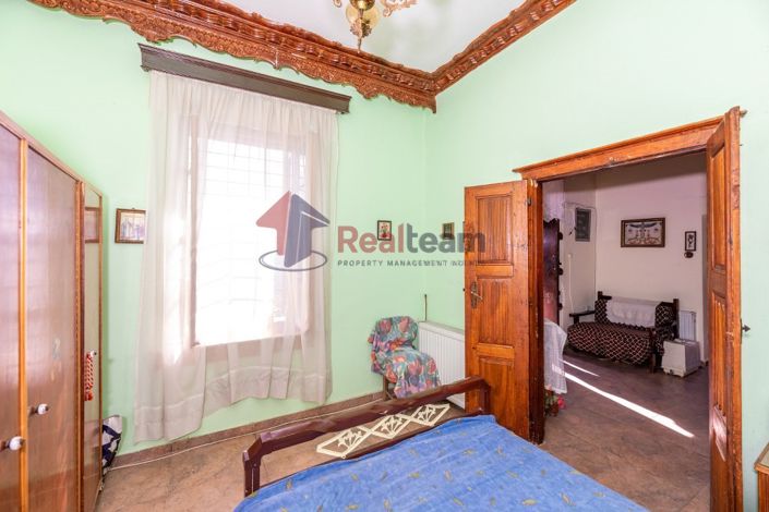 Image No.8-5 Bed Property for sale