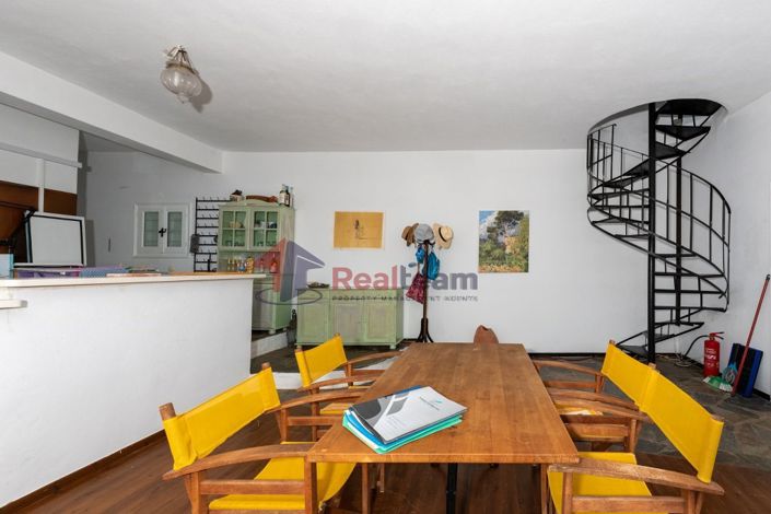 Image No.10-2 Bed Property for sale