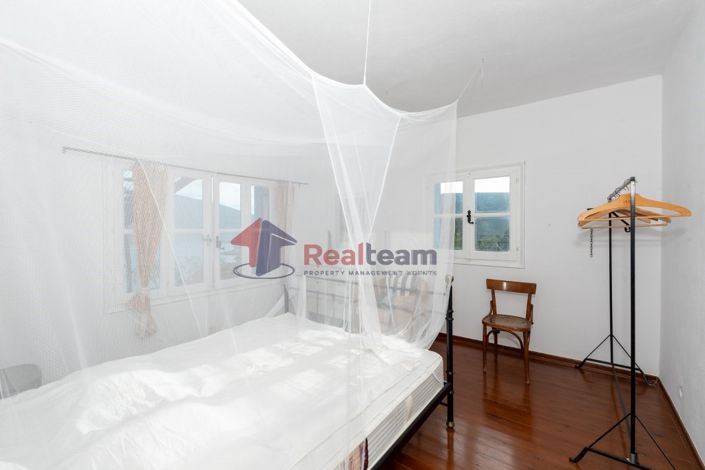 Image No.12-2 Bed Property for sale