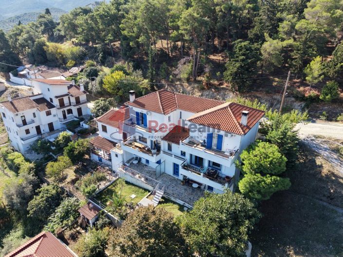 Image No.3-4 Bed Property for sale