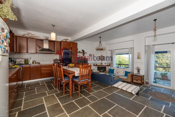 Image No.6-4 Bed Property for sale