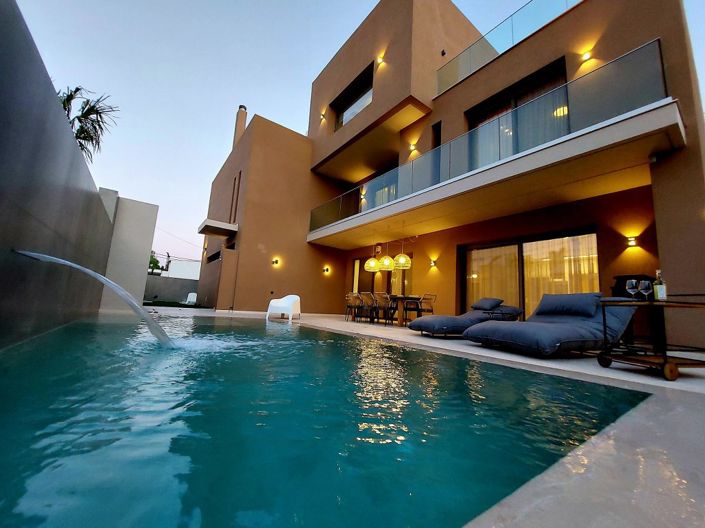 Image No.1-6 Bed Villa for sale