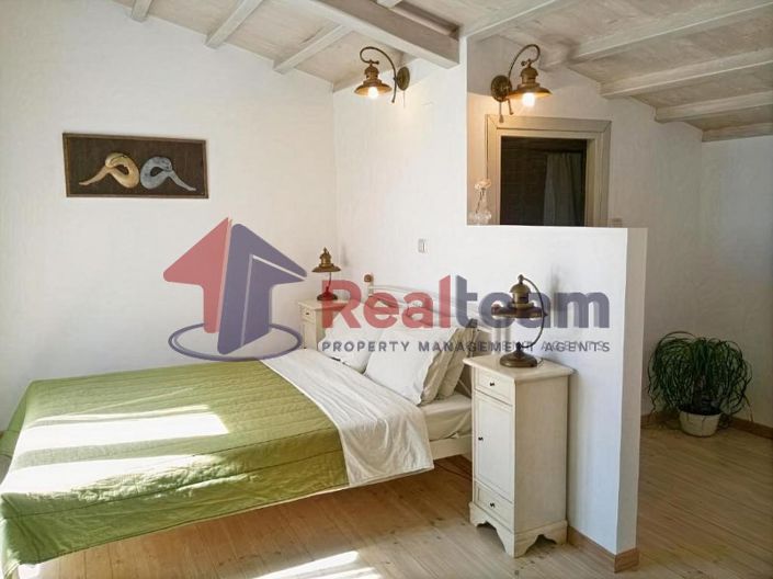 Image No.13-2 Bed Property for sale