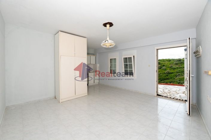 Image No.15-6 Bed Property for sale