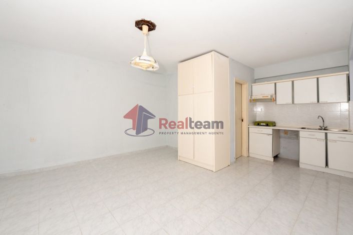 Image No.16-6 Bed Property for sale