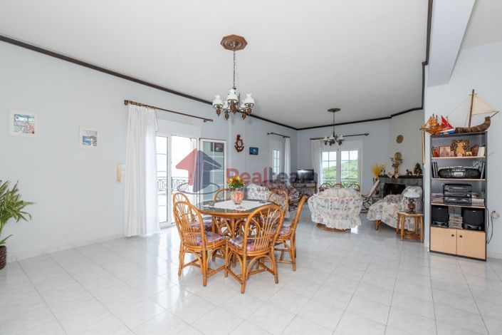 Image No.2-6 Bed Property for sale