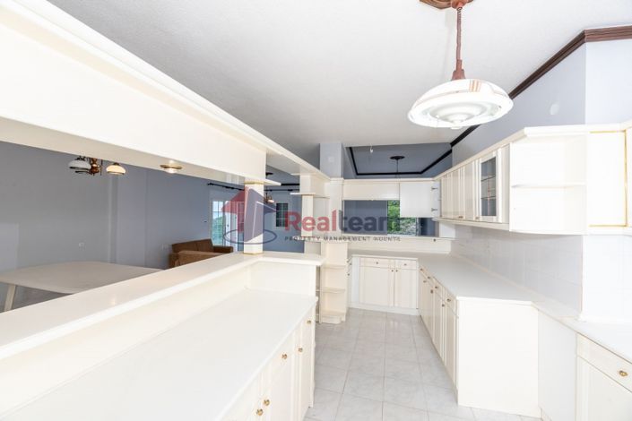 Image No.19-6 Bed Property for sale