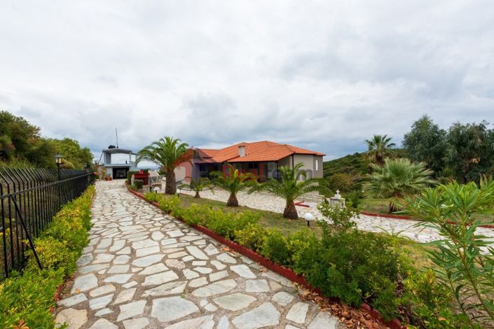 Image No.27-6 Bed Property for sale