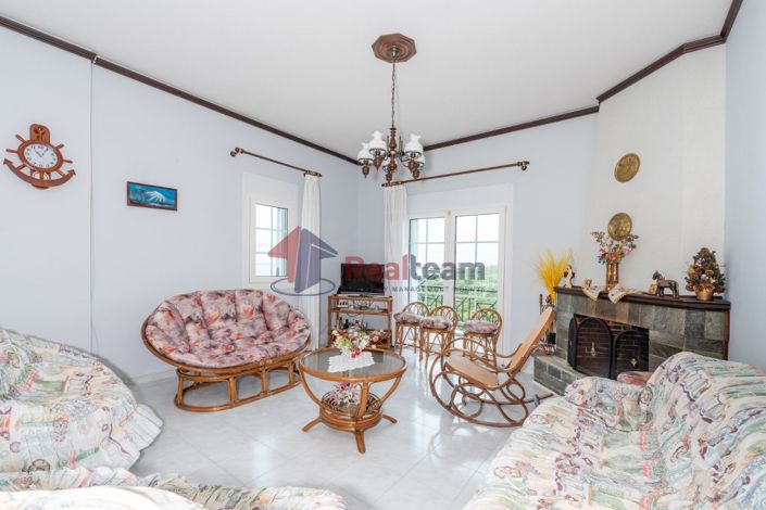 Image No.4-6 Bed Property for sale