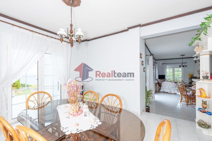 Image No.6-6 Bed Property for sale