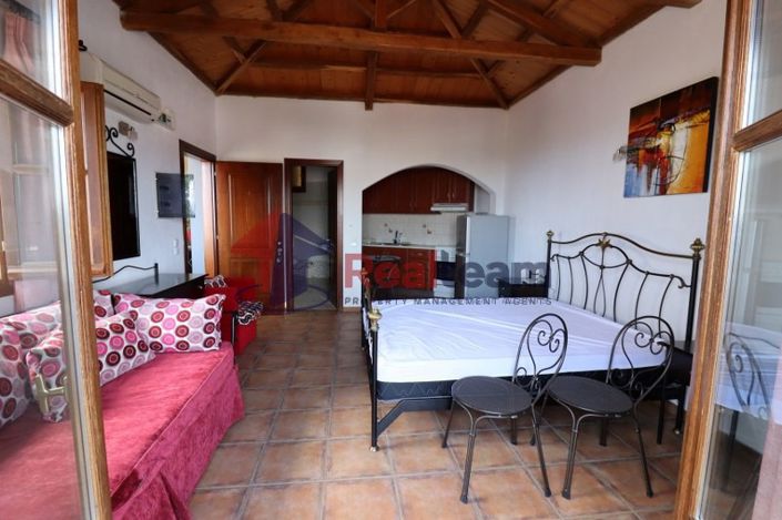 Image No.12-5 Bed Property for sale