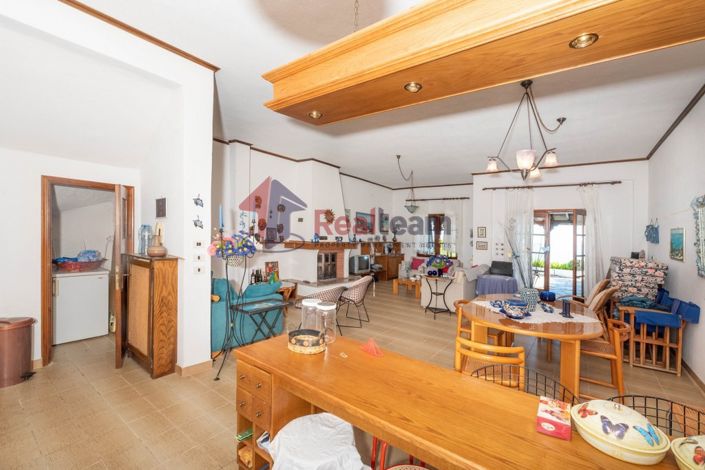 Image No.9-Propriété de 3 chambres à vendre à Pteleos