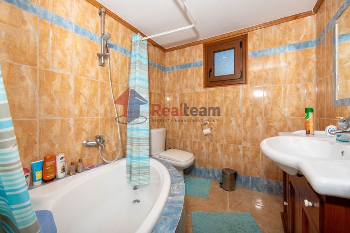 Image No.12-4 Bed Property for sale