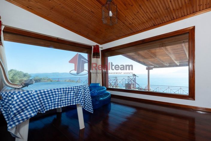 Image No.14-4 Bed Property for sale