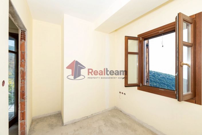 Image No.11-3 Bed Property for sale