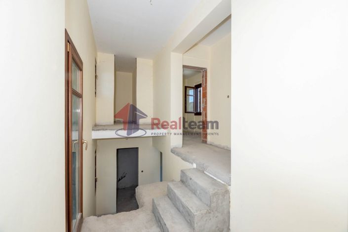 Image No.12-3 Bed Property for sale