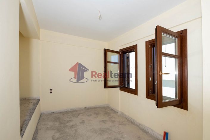 Image No.13-3 Bed Property for sale