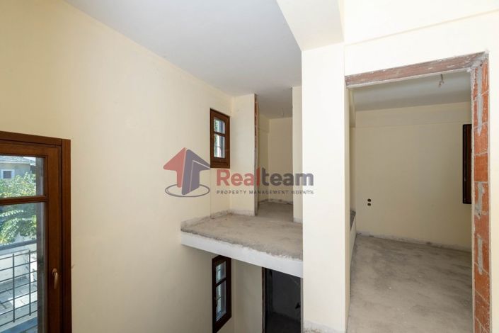 Image No.17-3 Bed Property for sale