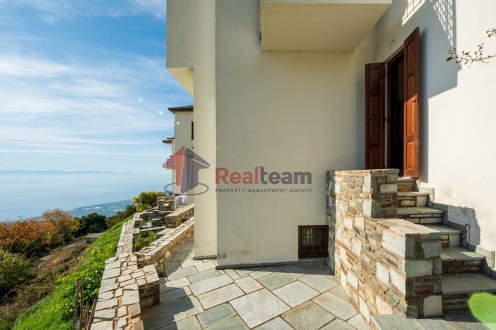 Image No.24-3 Bed Property for sale