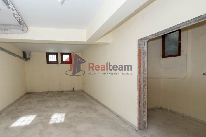 Image No.10-2 Bed Property for sale