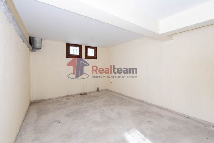 Image No.11-2 Bed Property for sale