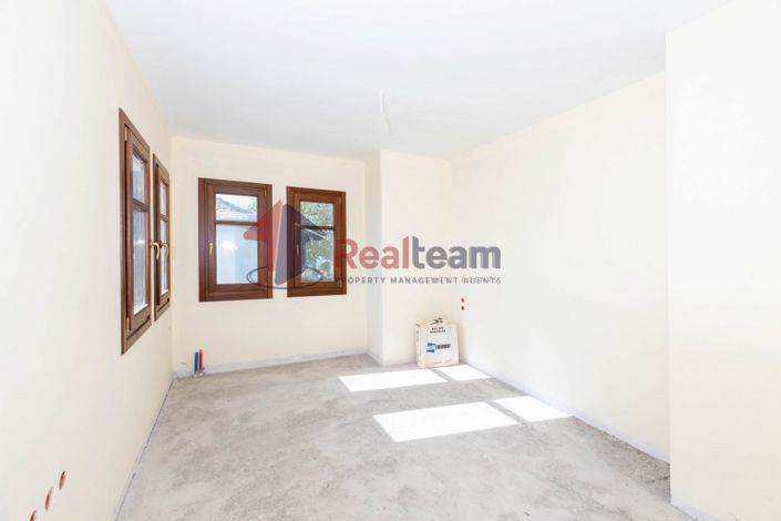 Image No.16-2 Bed Property for sale