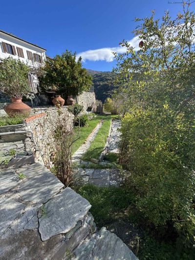 Image No.11-3 Bed Property for sale