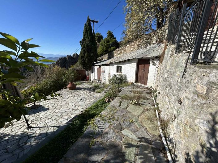 Image No.13-3 Bed Property for sale