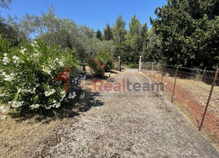 Image No.10-2 Bed Property for sale