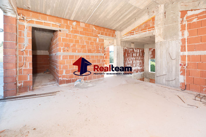 Image No.12-3 Bed Property for sale