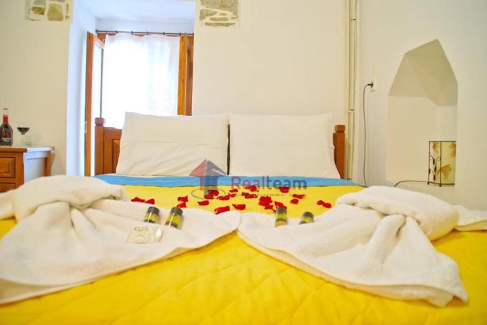Image No.7-6 Bed Hotel for sale