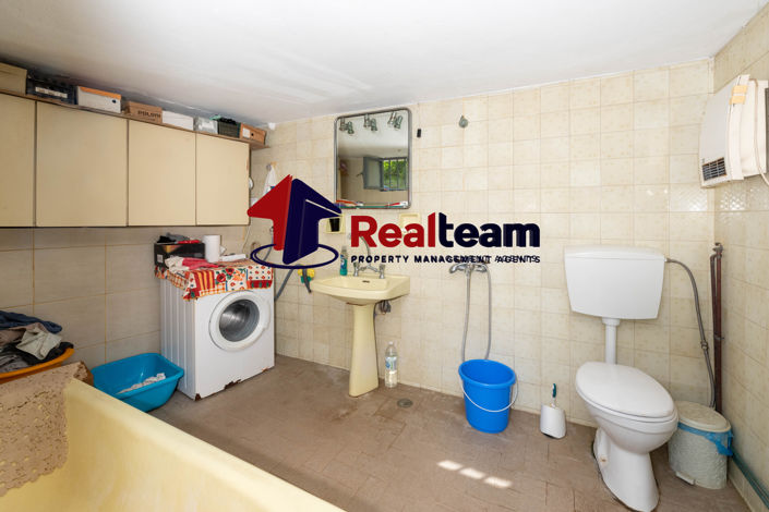Image No.11-2 Bed Property for sale