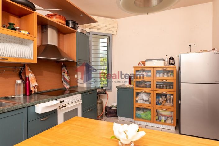 Image No.17-4 Bed Property for sale