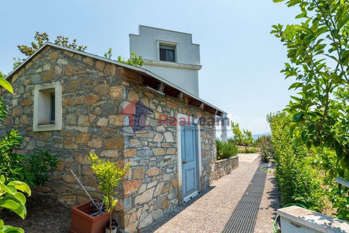 Image No.8-4 Bed Property for sale