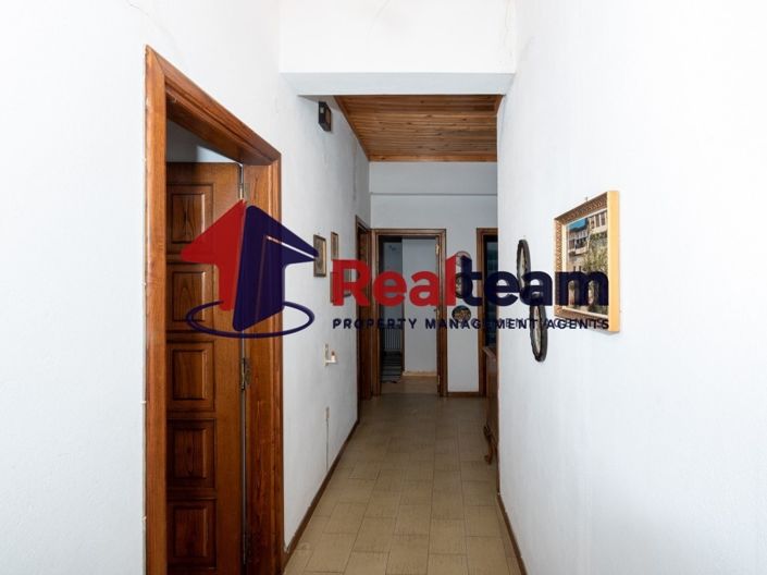 Image No.10-5 Bed Property for sale