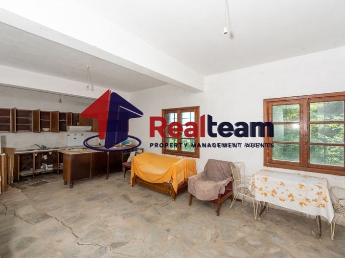 Image No.22-5 Bed Property for sale