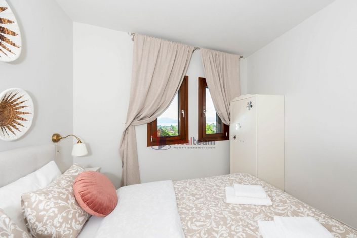 Image No.14-3 Bed Property for sale